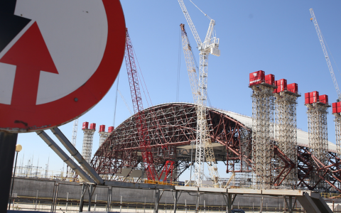 Cтроительство нового саркофага для 4-го энергоблока Чернобыльской АЭС, 26 апреля 2013 года